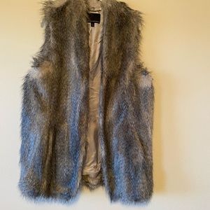 Beautiful women’s faux fur vest from Banana Republic